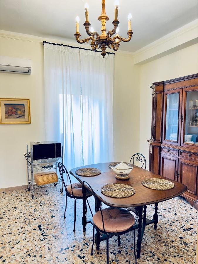 Elegant Apartment In City Center Каляри Екстериор снимка